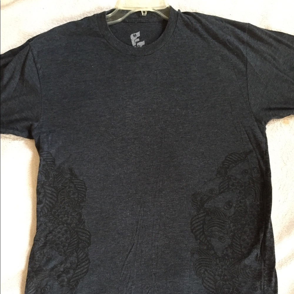 Y2K Tshirt with coy fish details.